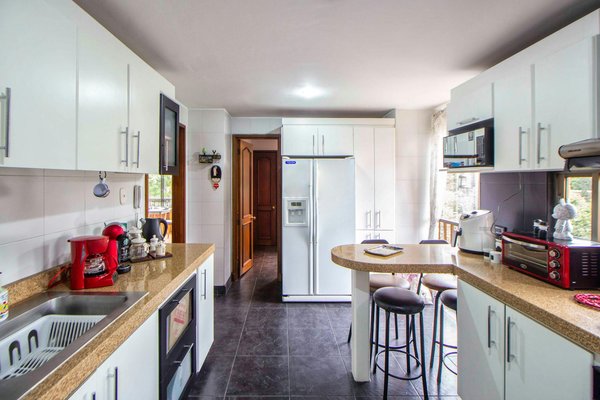 El Manual Esencial para Elegir la Falda L√°piz Ideal y Lucir Profesional