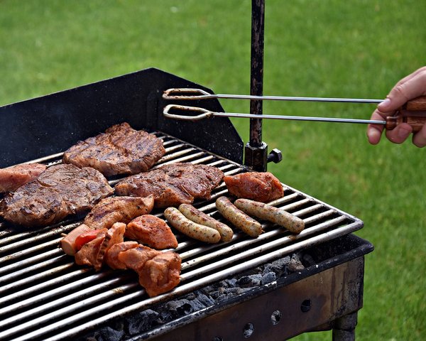Choisir la table barbecue plancha idéale pour vos repas en plein air