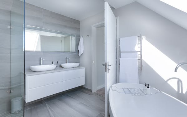 Top meubles de salle de bain pour allier style et fonctionnalité