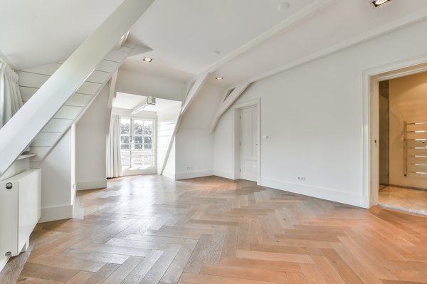 Optimiser vos combles dans le 77 : astuces d'aménagement efficaces